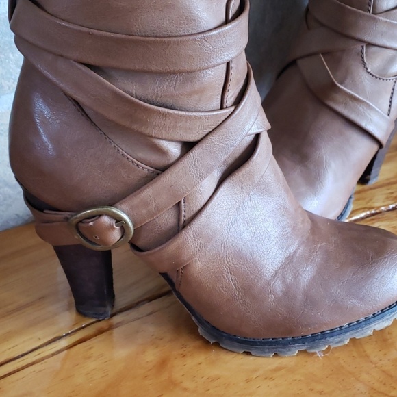 Cute,,,❣, womens boots, only worn a few times. - Picture 2 of 6